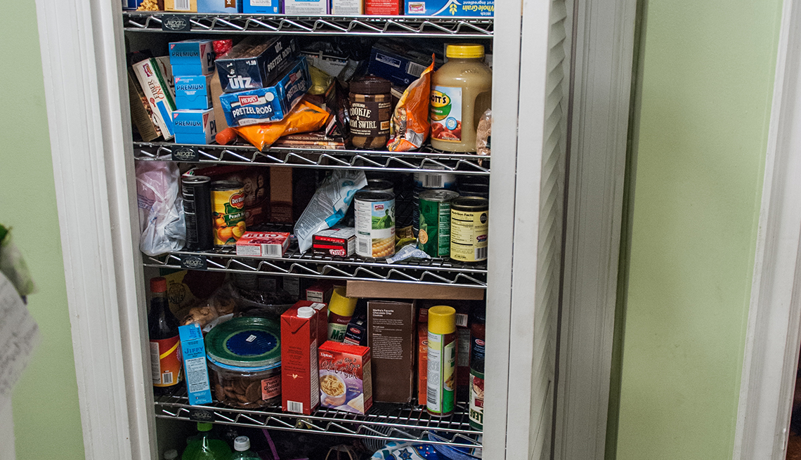 how to declutter your pantry