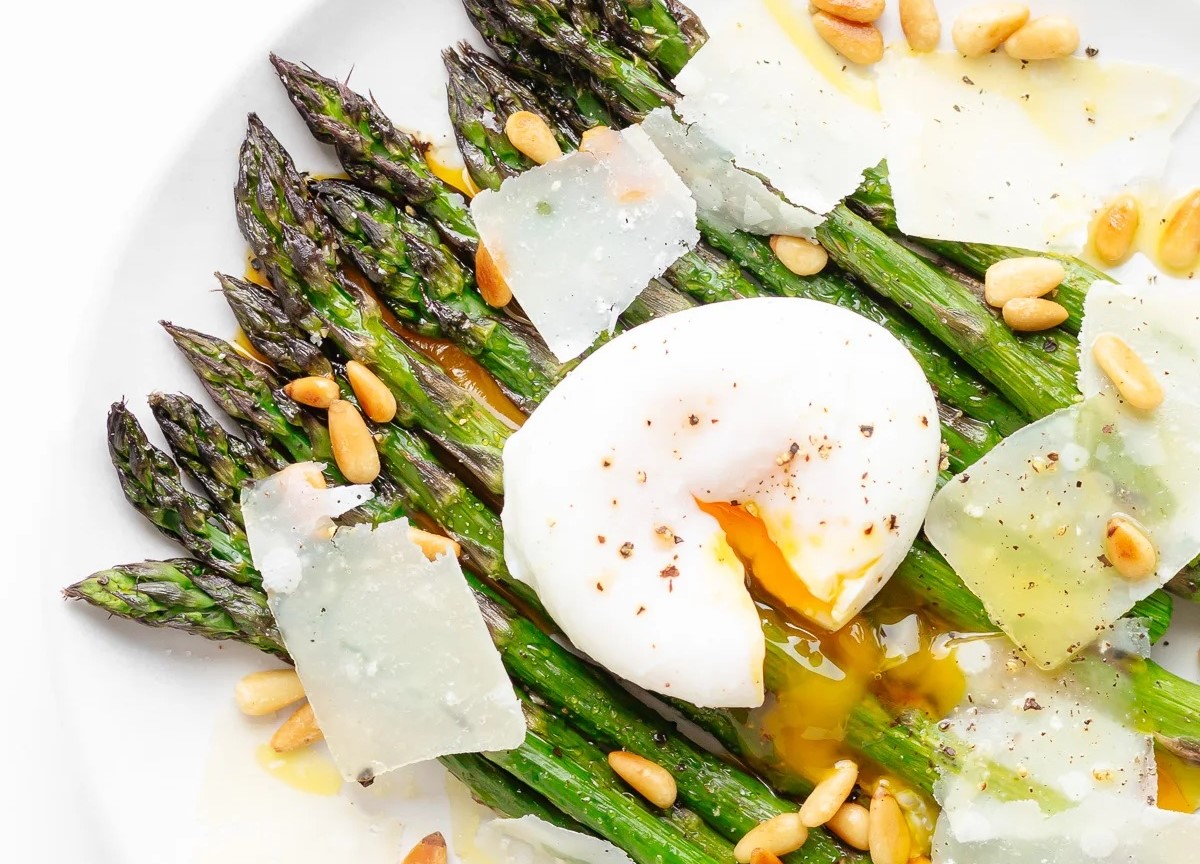 Warm roasted asparagus salad with eggs - image courtesy of mapleandmango.com